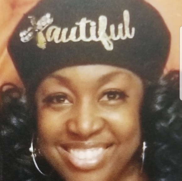 Meet your Posher, Estrella - Picture 2 of 2